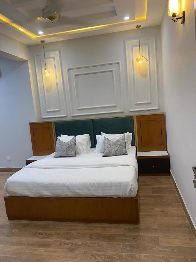 Canadian Inn Исламабад Екстериор снимка