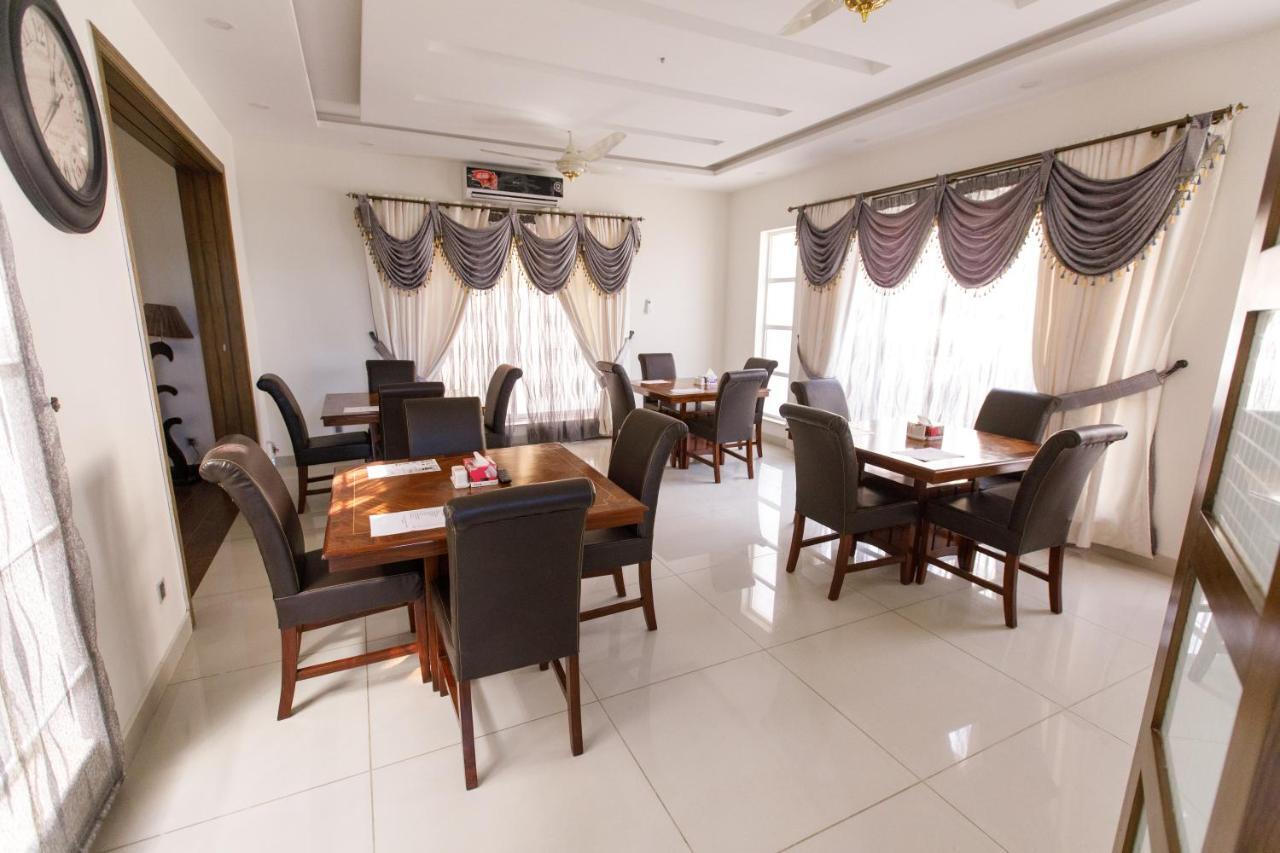 Canadian Inn Исламабад Екстериор снимка
