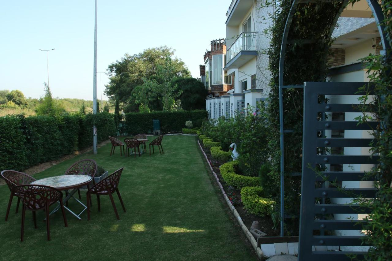 Canadian Inn Исламабад Екстериор снимка